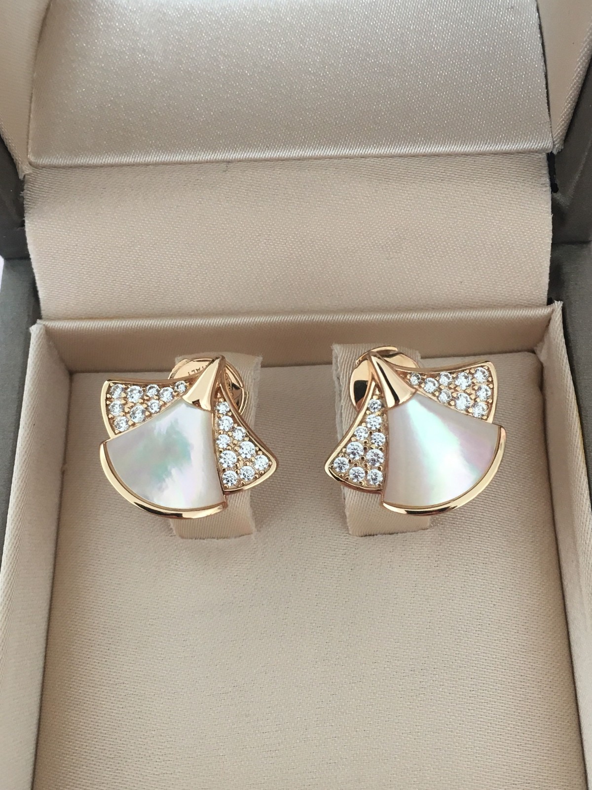 18K pink gold Bvlgari stud mother-of-pearl