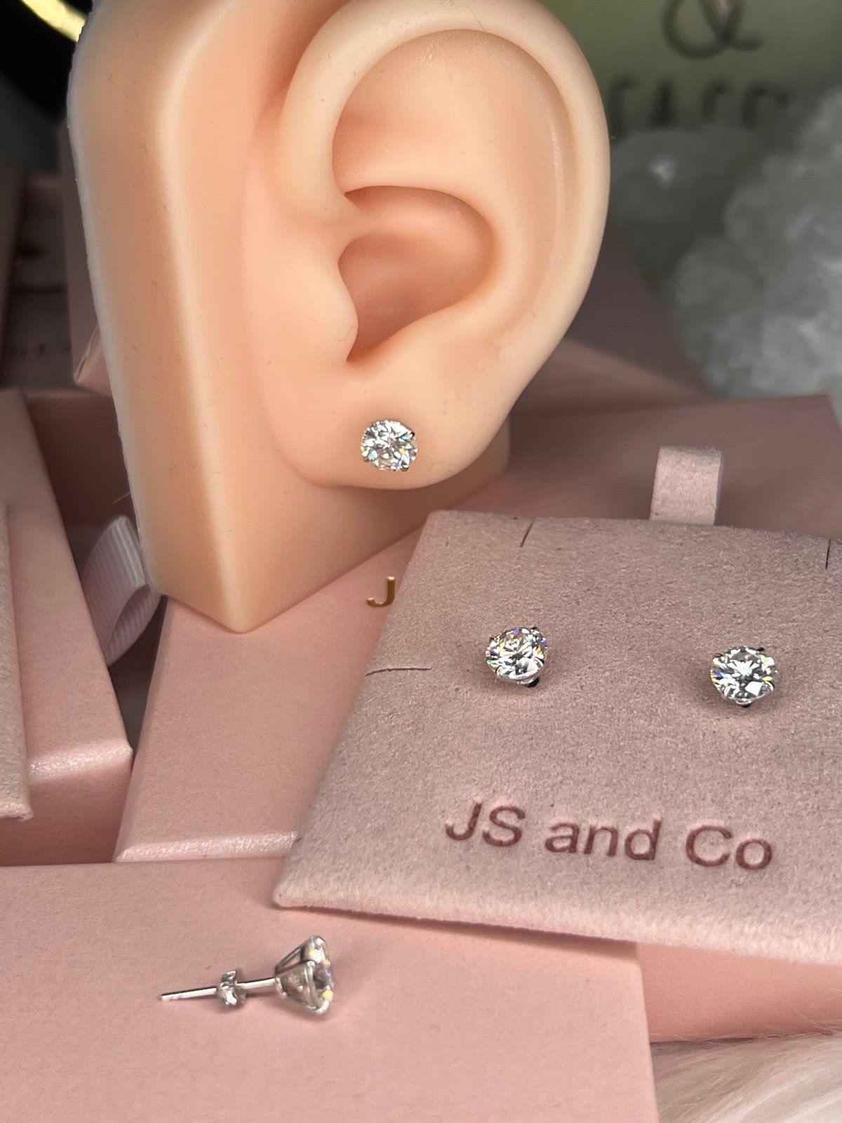 2 carat moissanite earrings