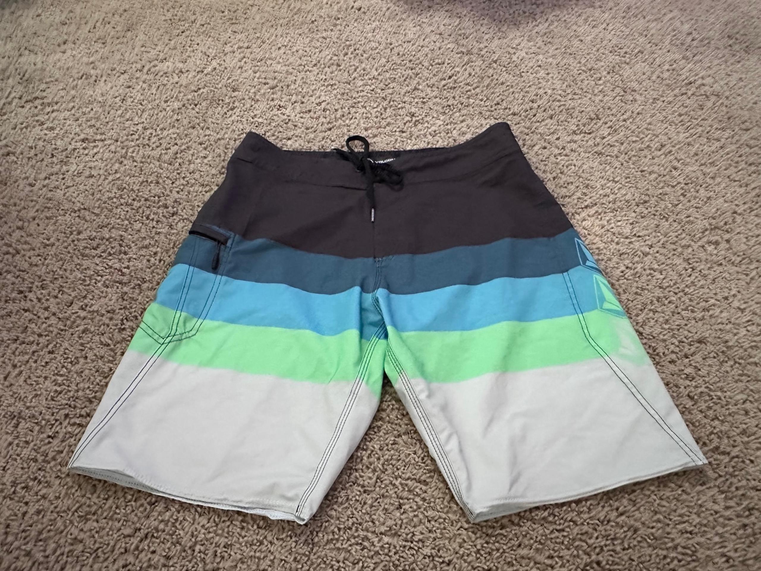 Men's board Shorts Volcom swim trunks has side pocket in back blue green 32
