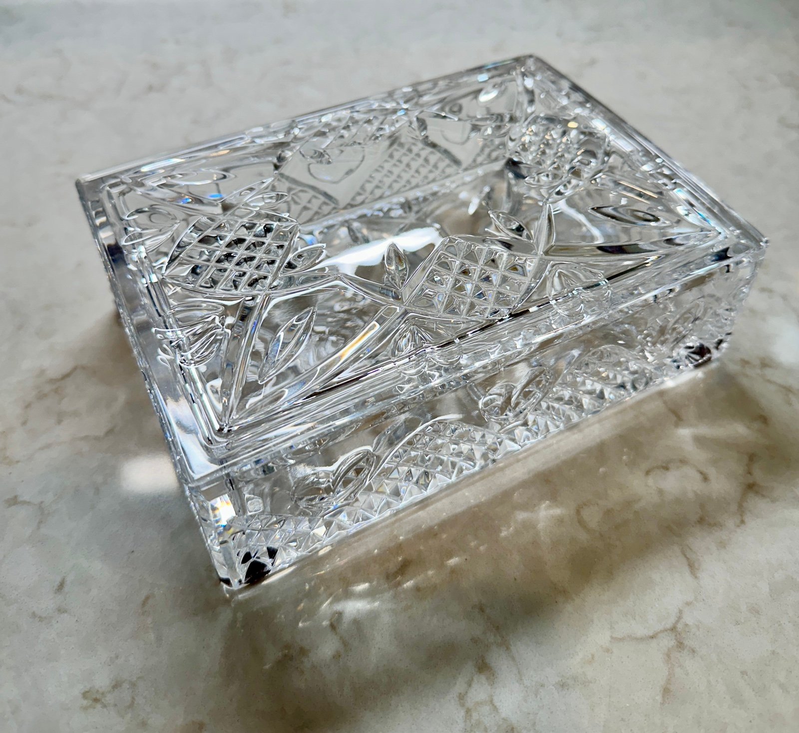 ANCHOR HOCKING, EARLY AMERICAN, PRESCUT CLEAR, HEAVY, GLASS BOX WITH A LID.