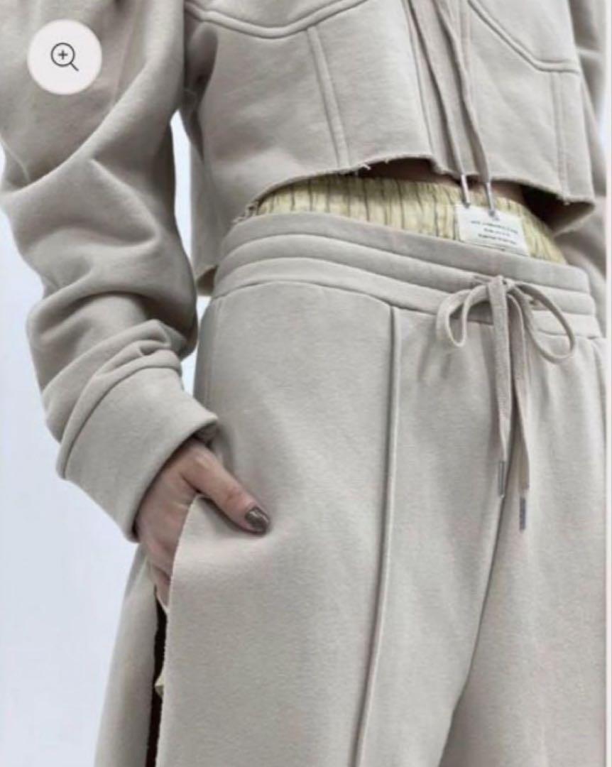 neith. LAYERED SWEAT PANTS BEIGE Athletic Sweat Pants