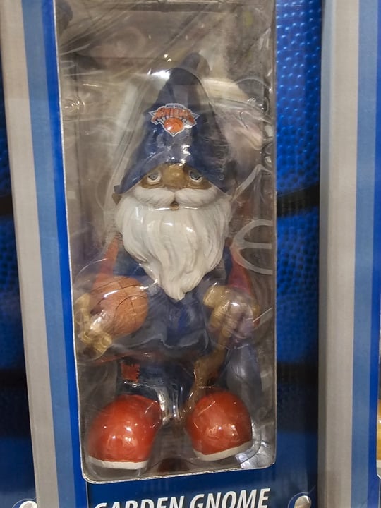 NEW YORK KNICKS ON BALL BASKETBALL NBA MALE GNOME