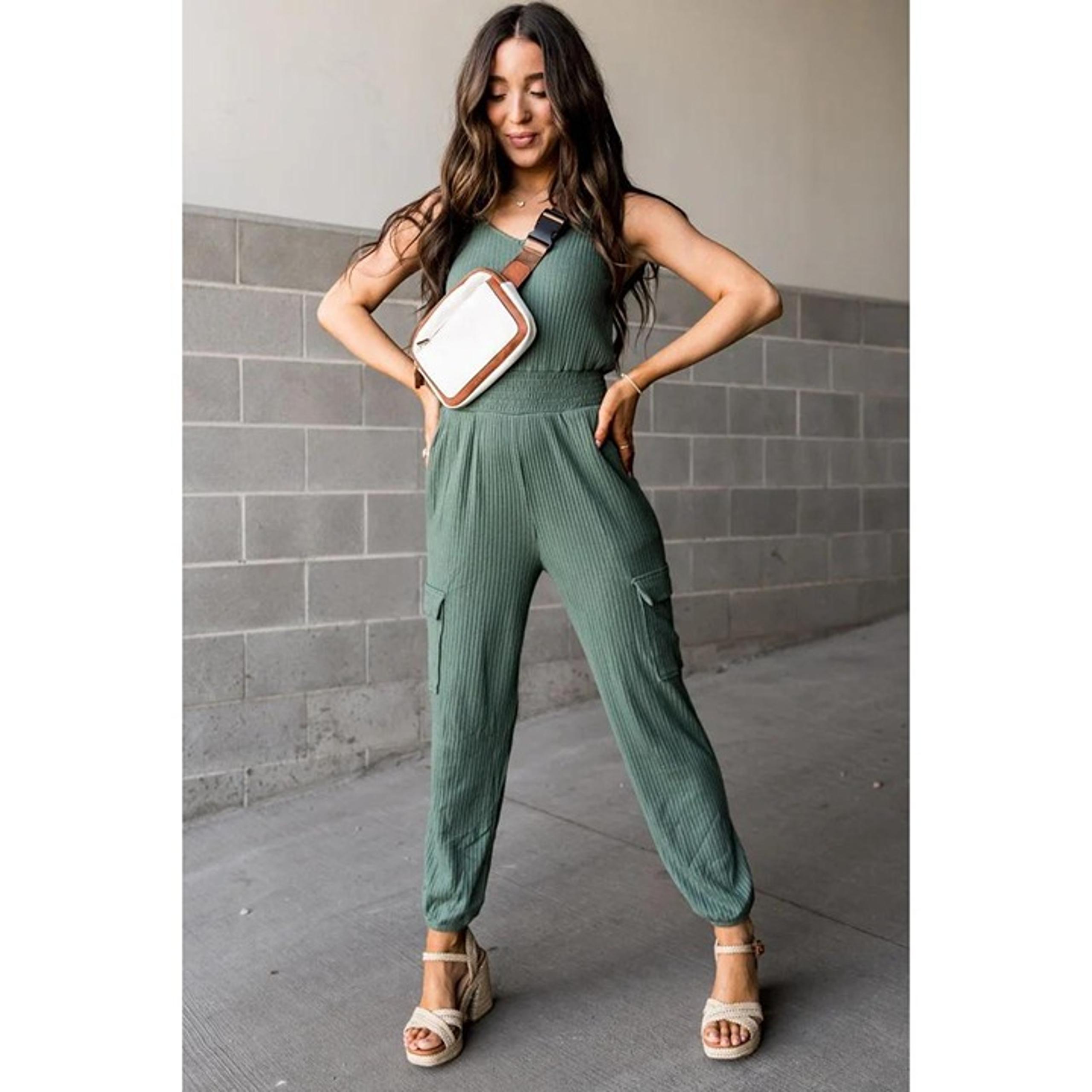 NWT Gilli Womens Green Ribbed Jogger Cargo Jumpsuit Size Large