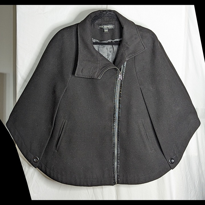Superb & Elegant VIA SPIGA Size S/M Black Lined Cape w/ Shiny Pleather Trim