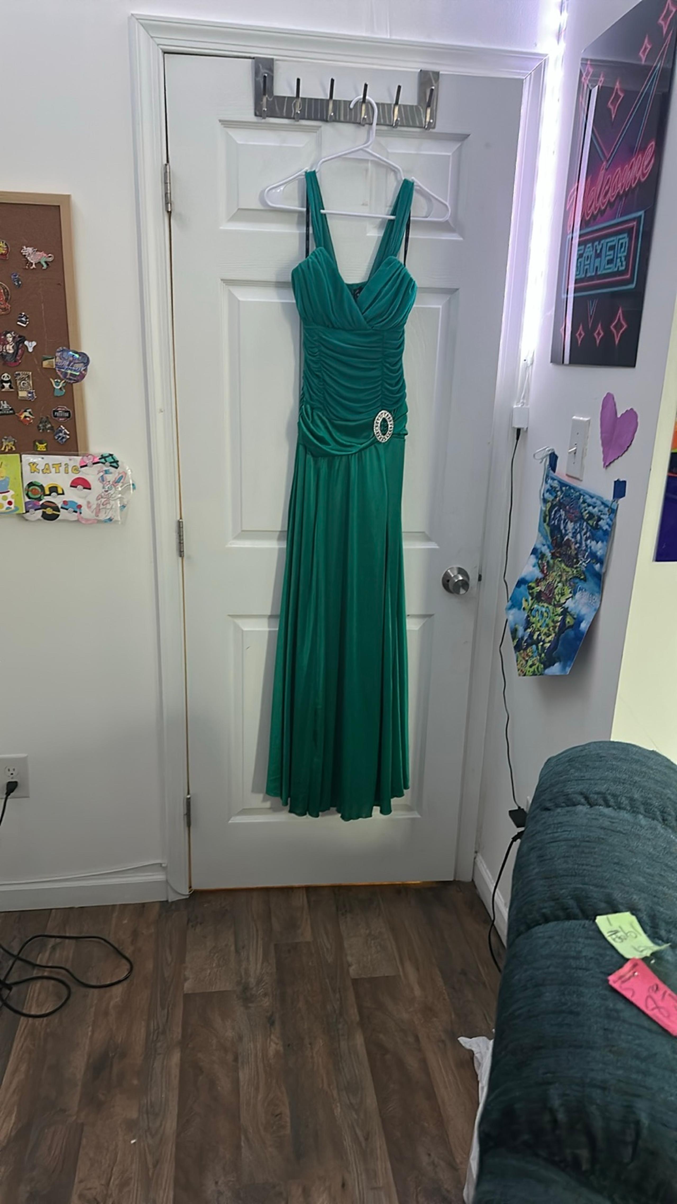 XOXO Emerald Green Prom Dress – Ruched Formal Gown w/ Rhinestone Brooch