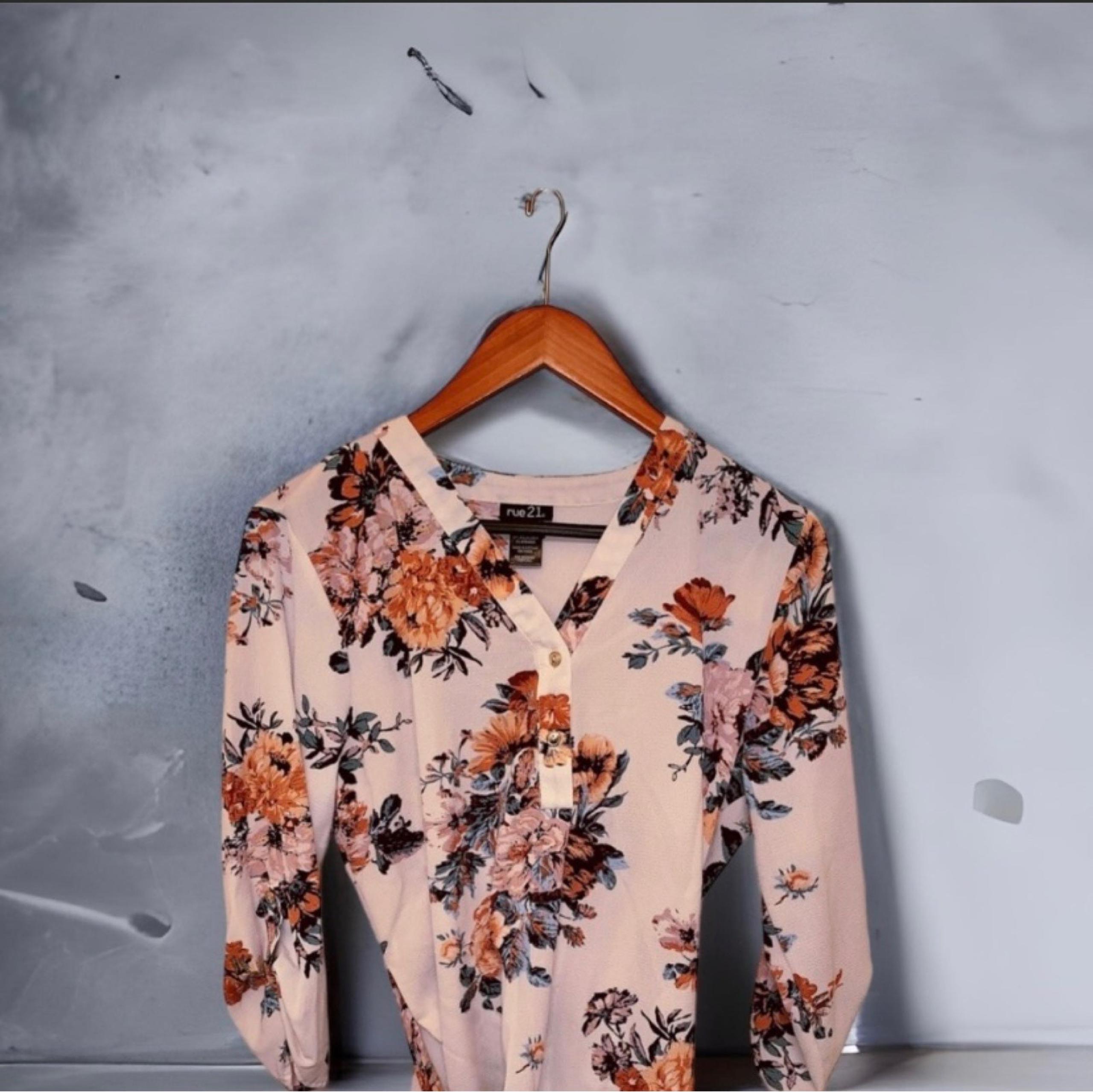 Rue21 Floral Cream Blouse with Elastic Tie Waist with Orange and Pink Flowers