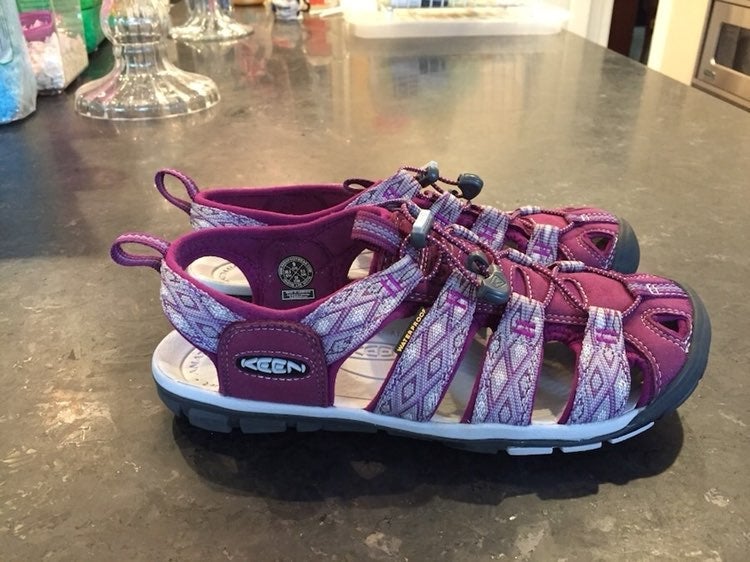Women’s Waterproof Keens Sz9