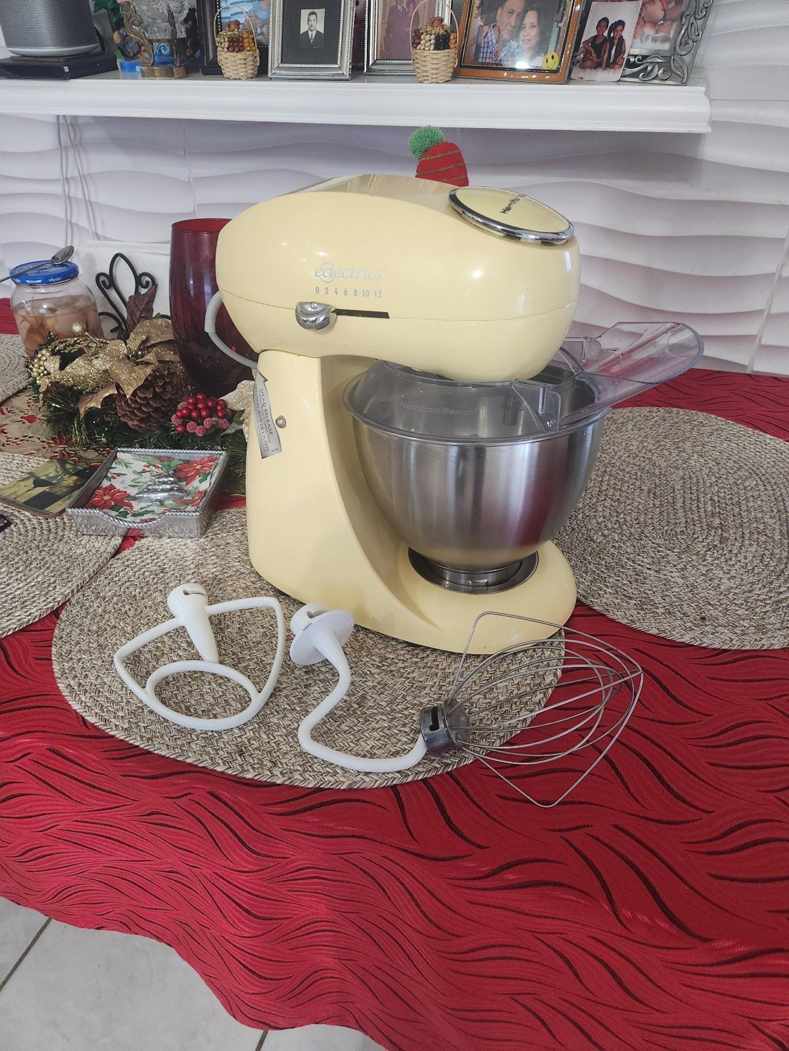 Hamilton Beach-Stand Mixer (63222) 12 speed, Tilt Head, Gold w/ 2 Attachments