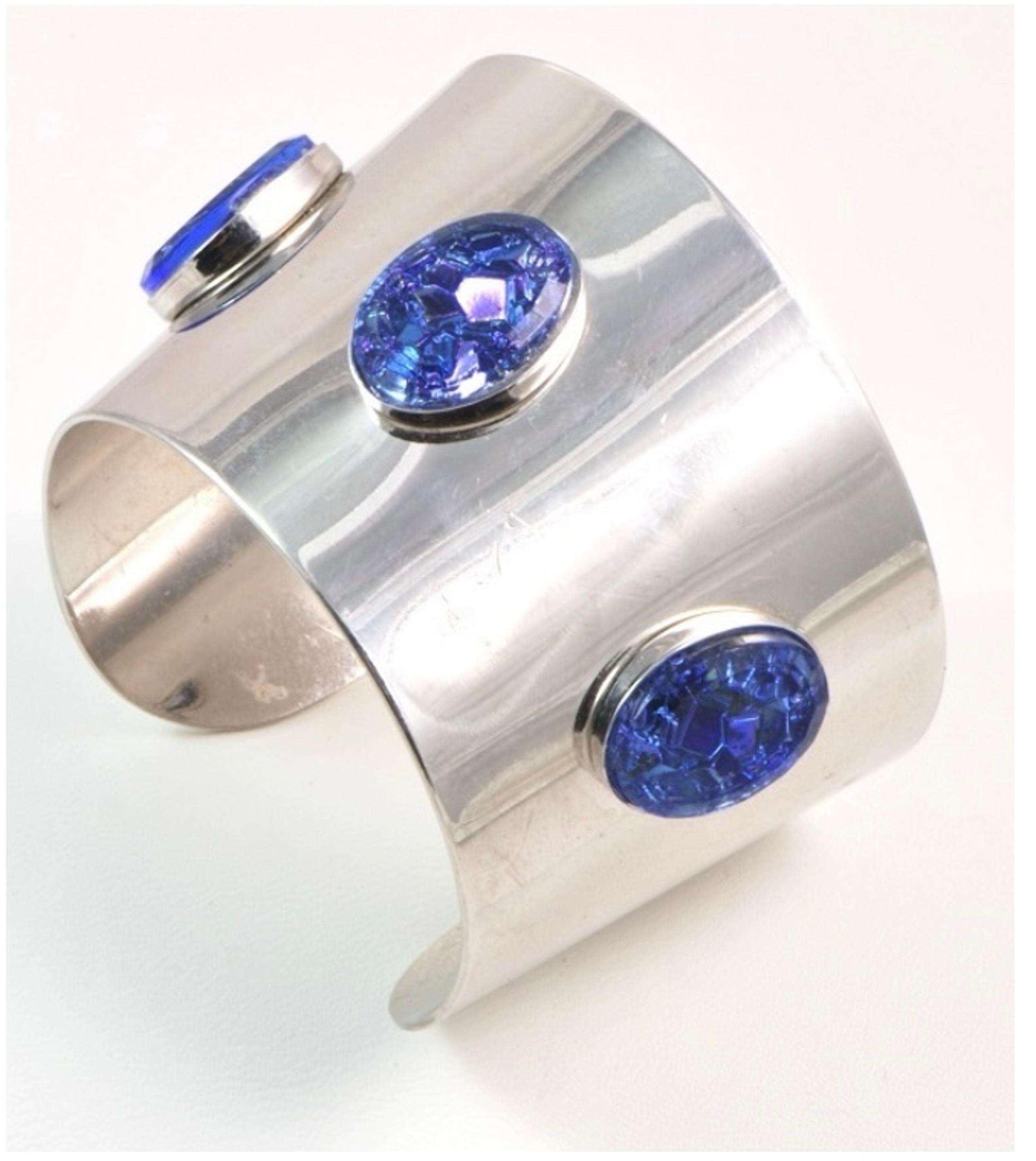 Lux Blue Oval Crackle Stone on Chrome Silver Vintage SARAH COVENTRY Wide Cuff Br