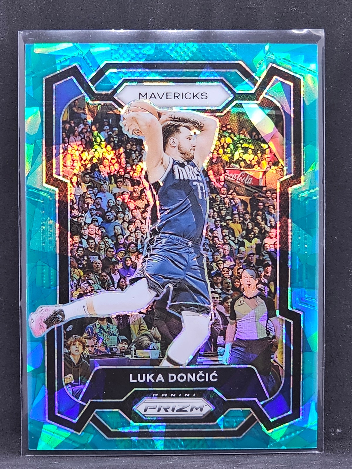 2023 Panini Prizm Teal Cracked Ice Luka Doncic Dallas Mavericks 40/225
