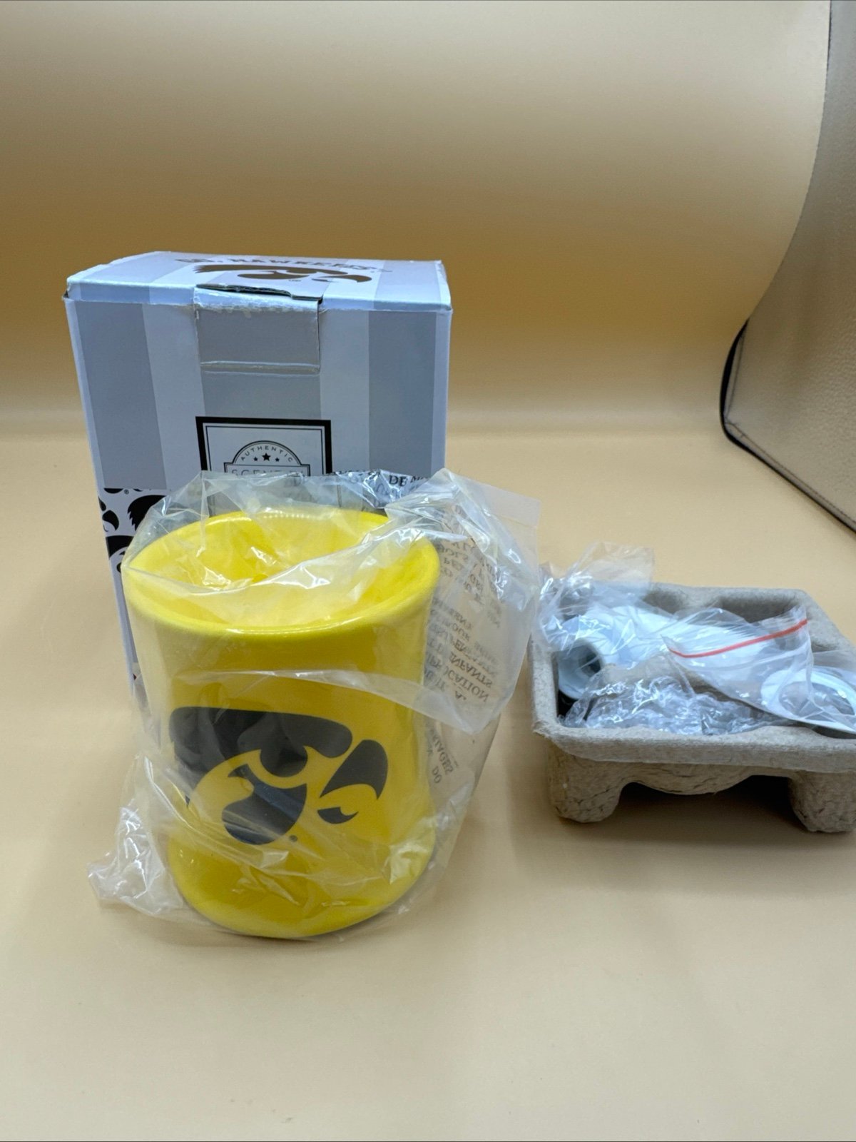 University of Iowa Hawkeyes Scentsy Outlet Wax Warmer Retired In Box VGC