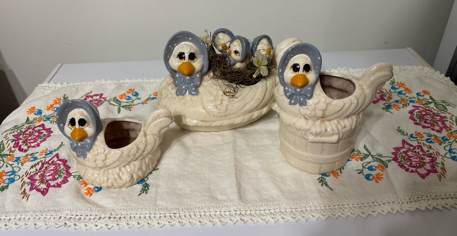 Nesting Hen figurines