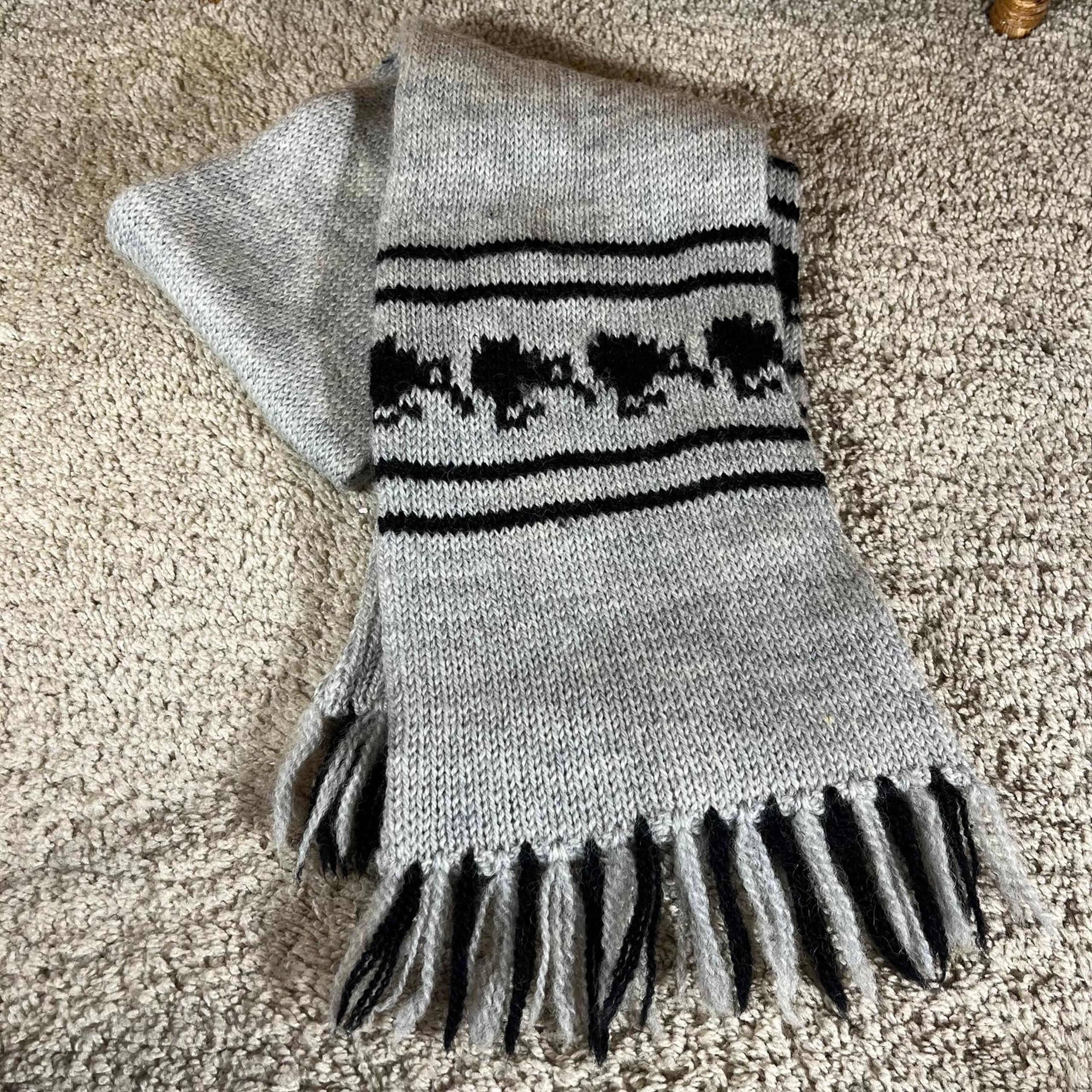 Vintage handmade in New Zealand perendale wool scarf with fringe birds LIKE NEW