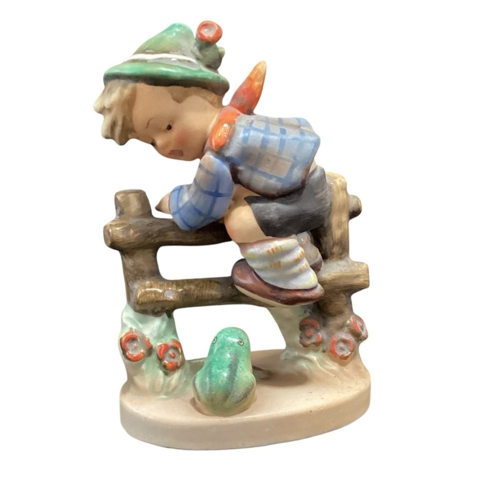 Vintage Napco Porcelain Figurine 'On the Fence' SH1C Pre-loved approx 5 x4 x2