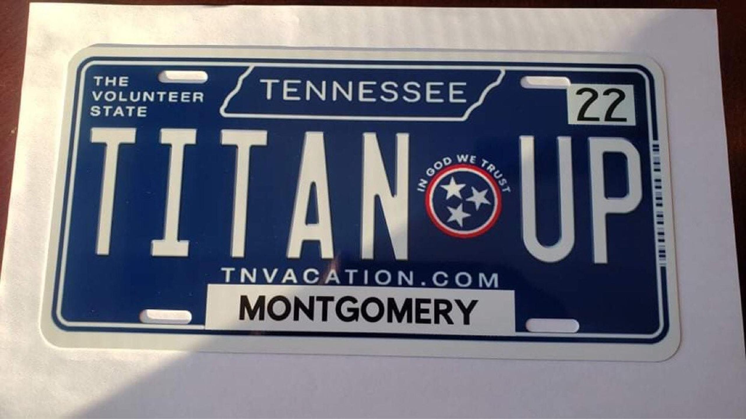 Metal Tennessee Titans license plate