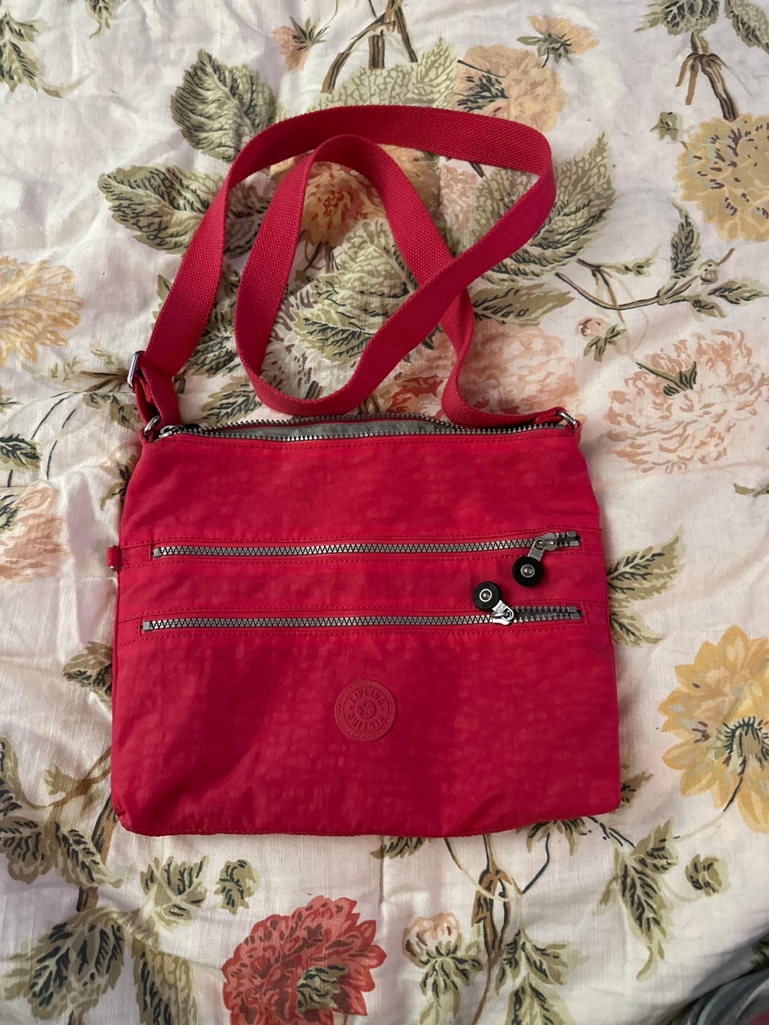 Kipling fuchsia, sling bag, crossbody cute lots of zippers and compartments
