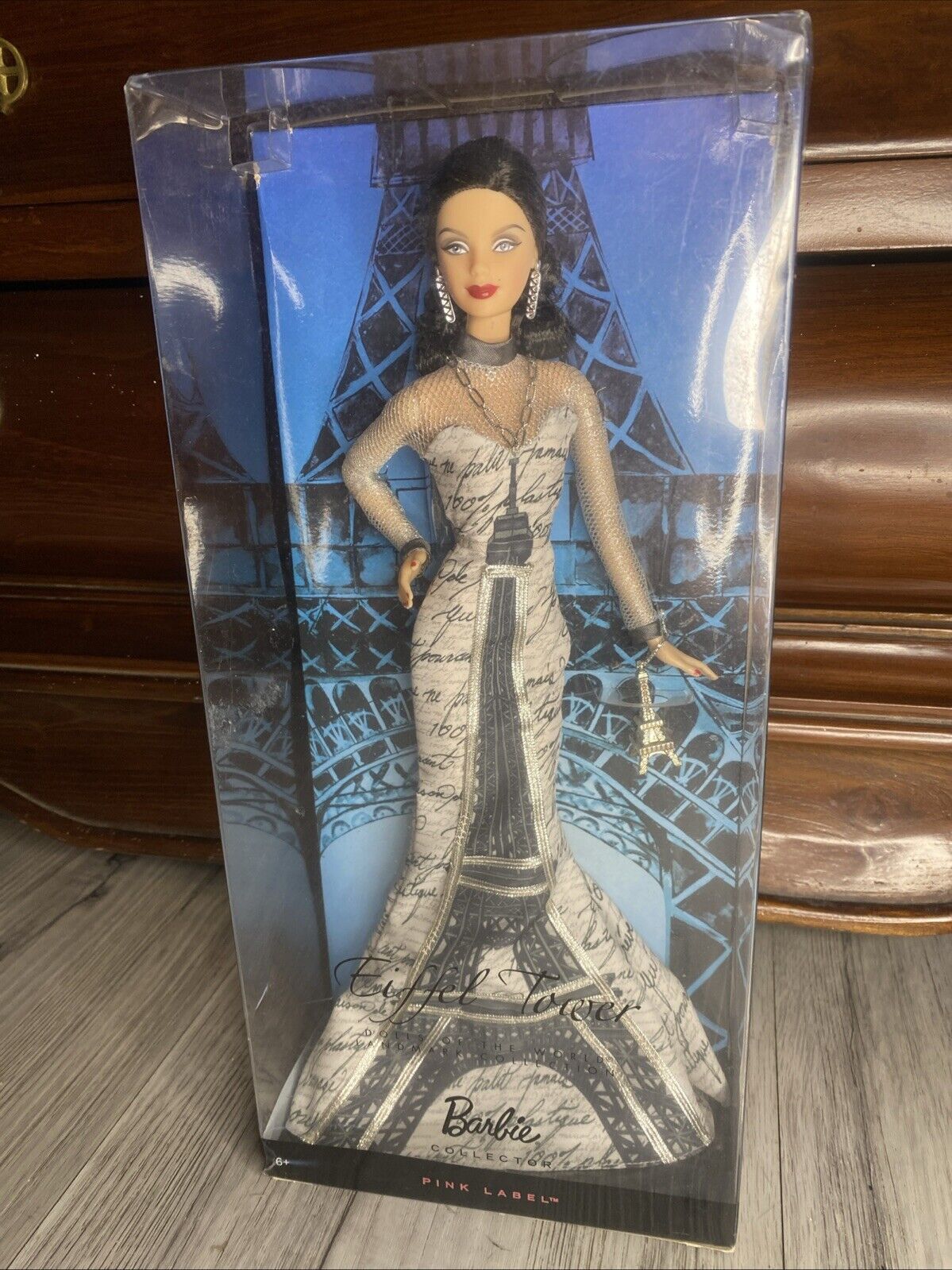 2009 Eiffel Tower Barbie Dolls Of The World Collection Pink Label Barbie