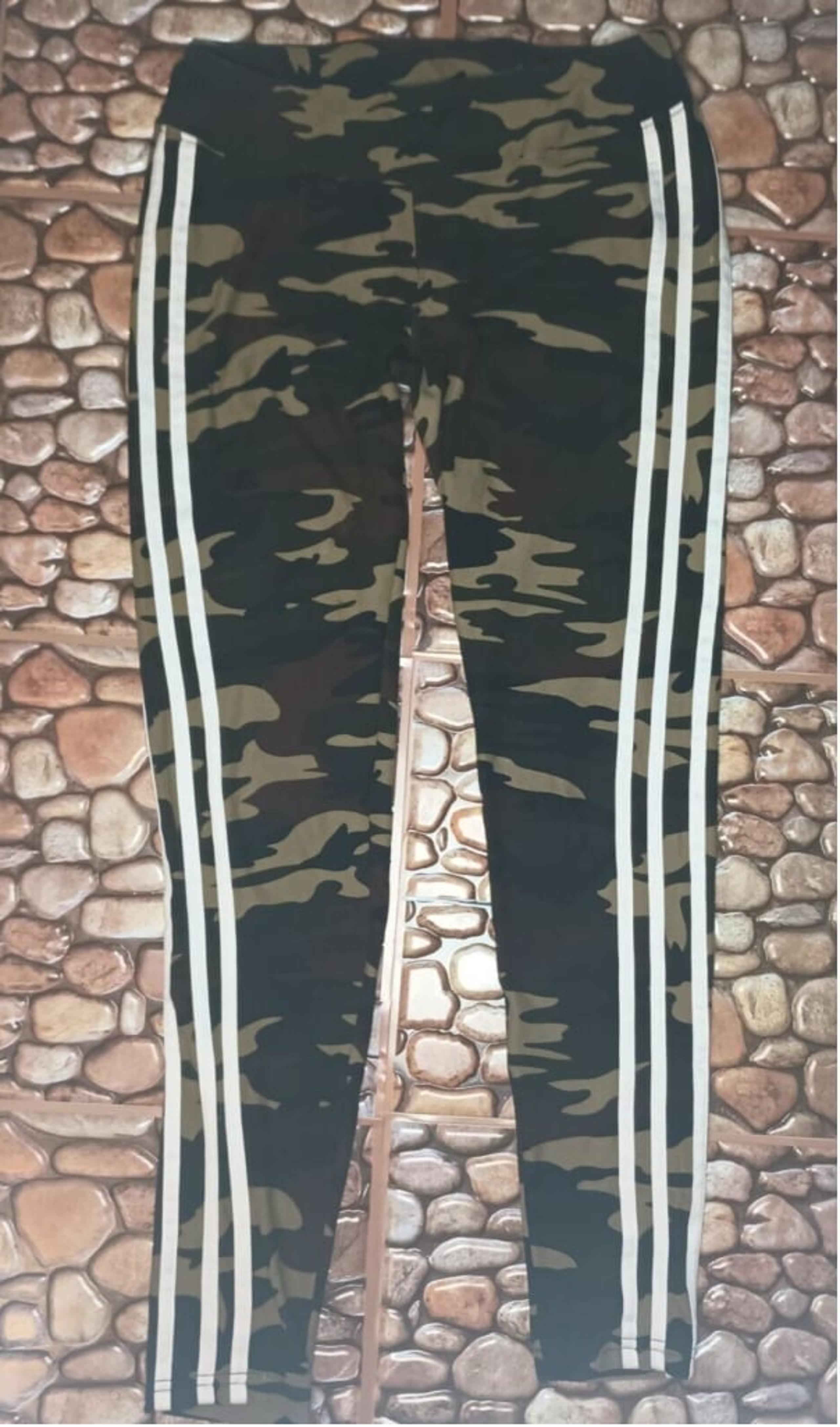 Hot Kiss Womens Size M Camo Thin Knit Joggers/ Leggings - Green Camouflage