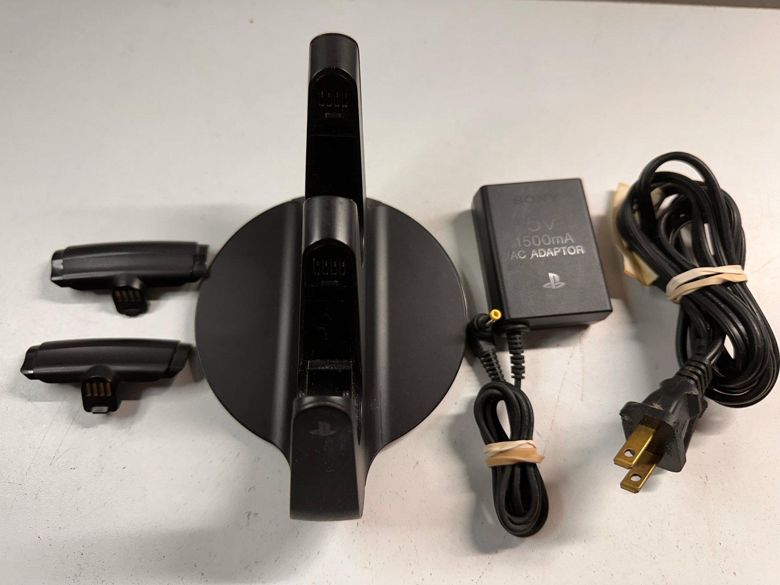 Sony Playstation PS3 Dualshock 3 Charging Station W/ TWO Clip CECH-ZDC1U OEM