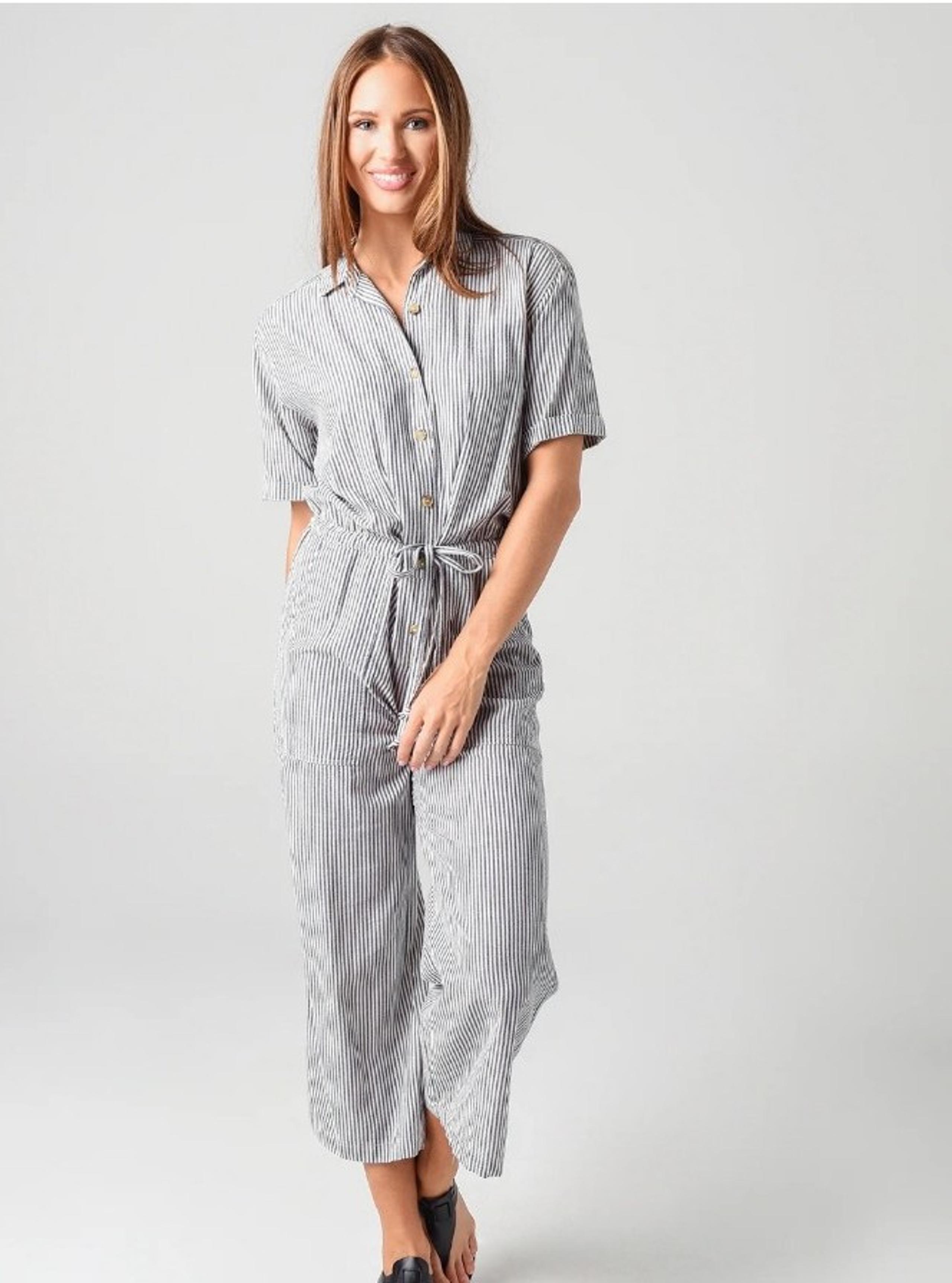 VELVET By Graham & Spencer Women's Leann Cotton-Blend Stripe Jumpsuit Medium
Jum