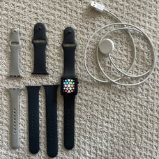 Apple Watch Series 3 38 mm Aluminum Space Gray Bundle