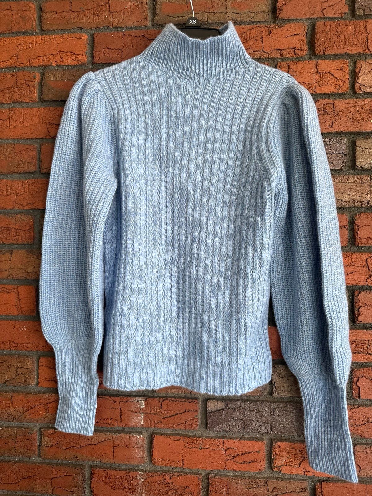 Aqua 100 % cashmere sweater