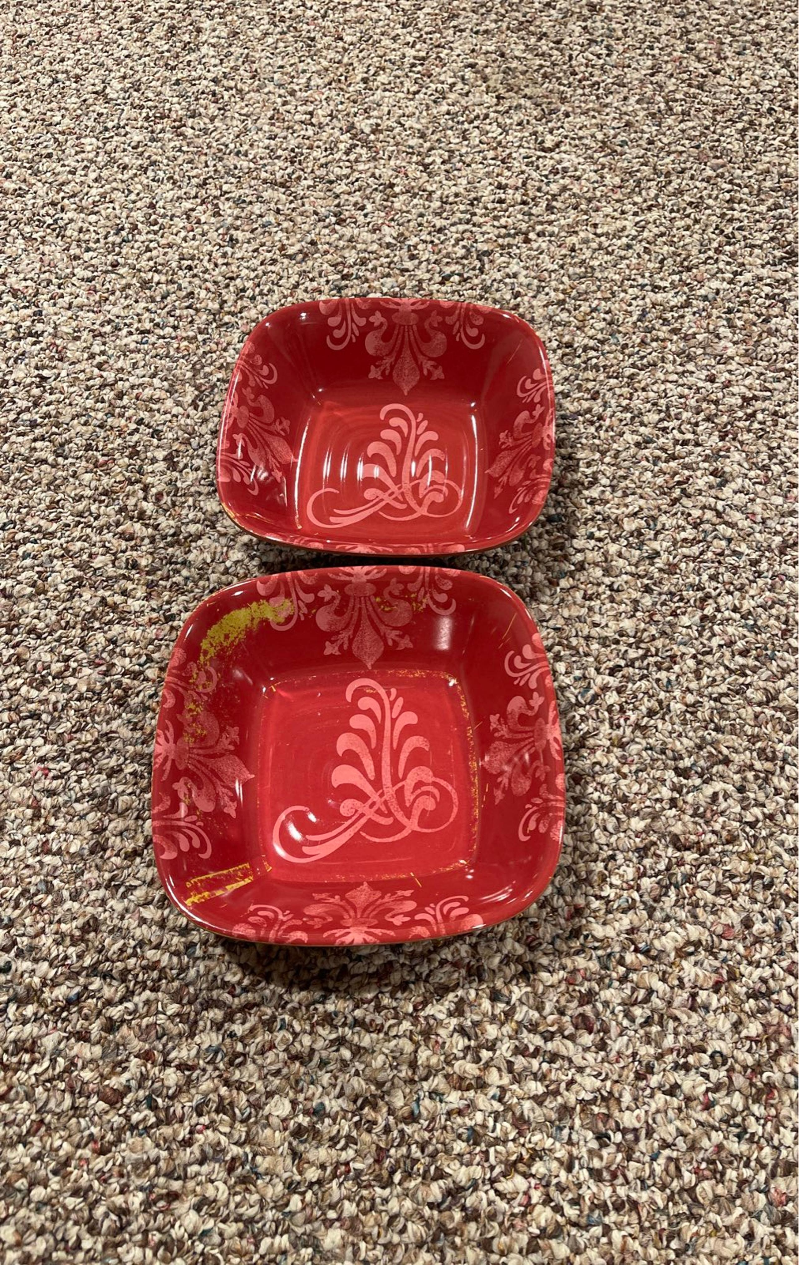 Set of red square bowls