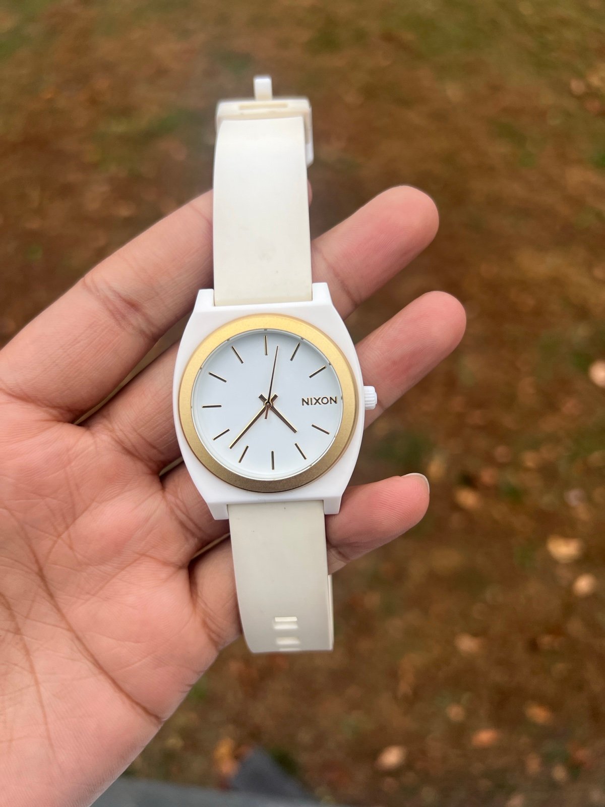 Nixon Time Teller white with gold bezel