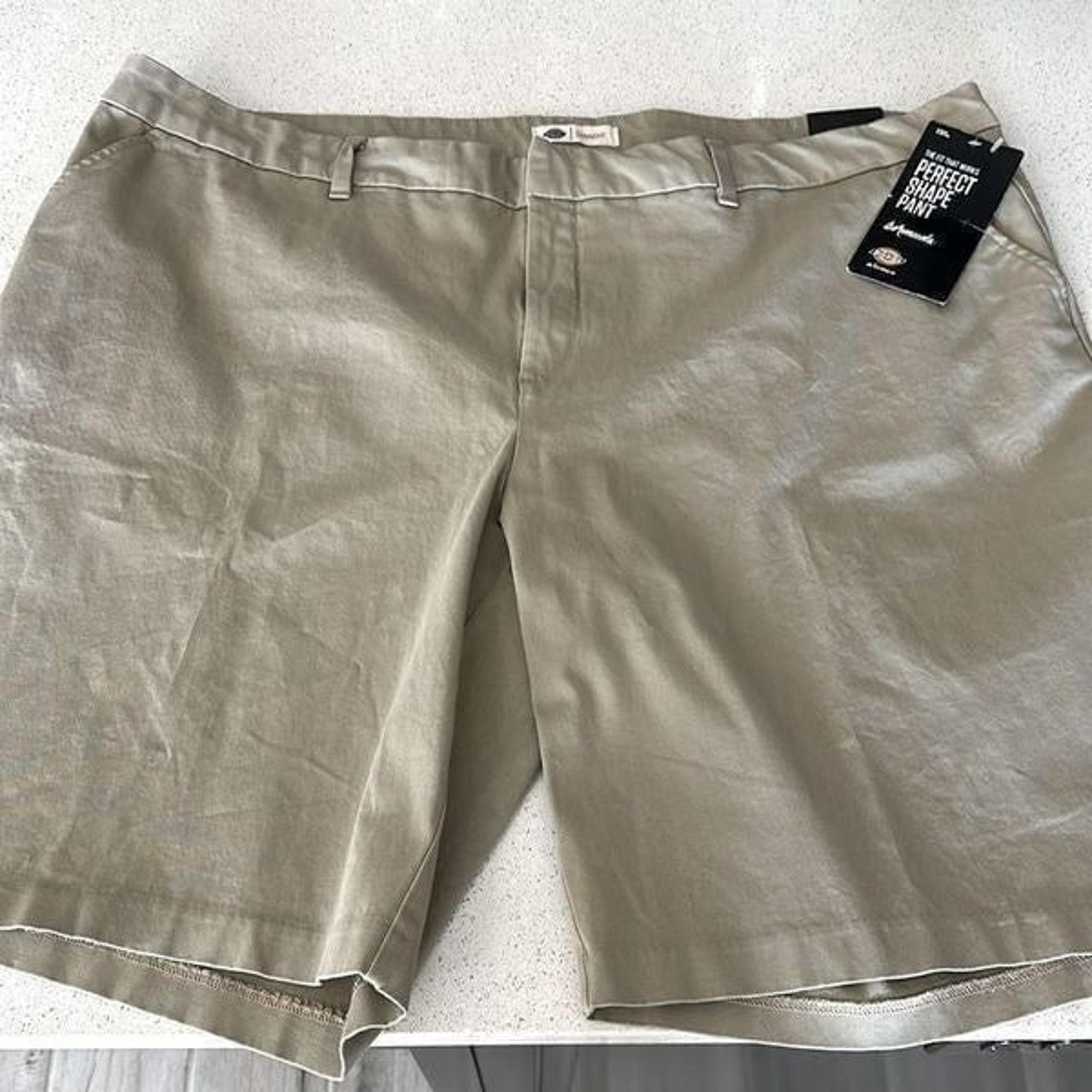 NWT Dickies Perfect Shape Bermuda Shorts Straight 24 Khaki Neutral Modest Safari
