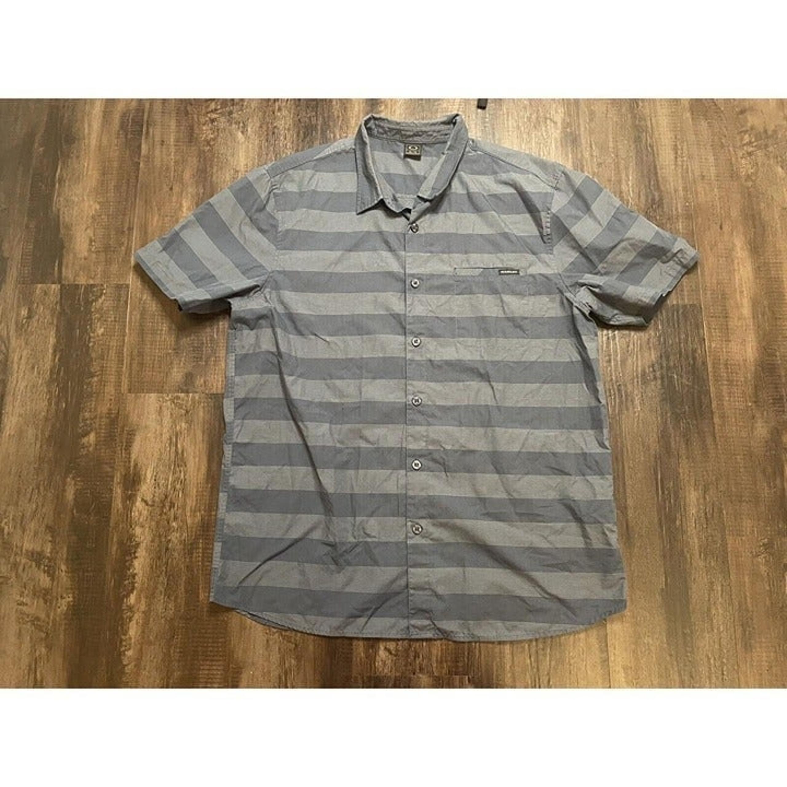 Oakley men's size XL short sleeve Grey button front shirt