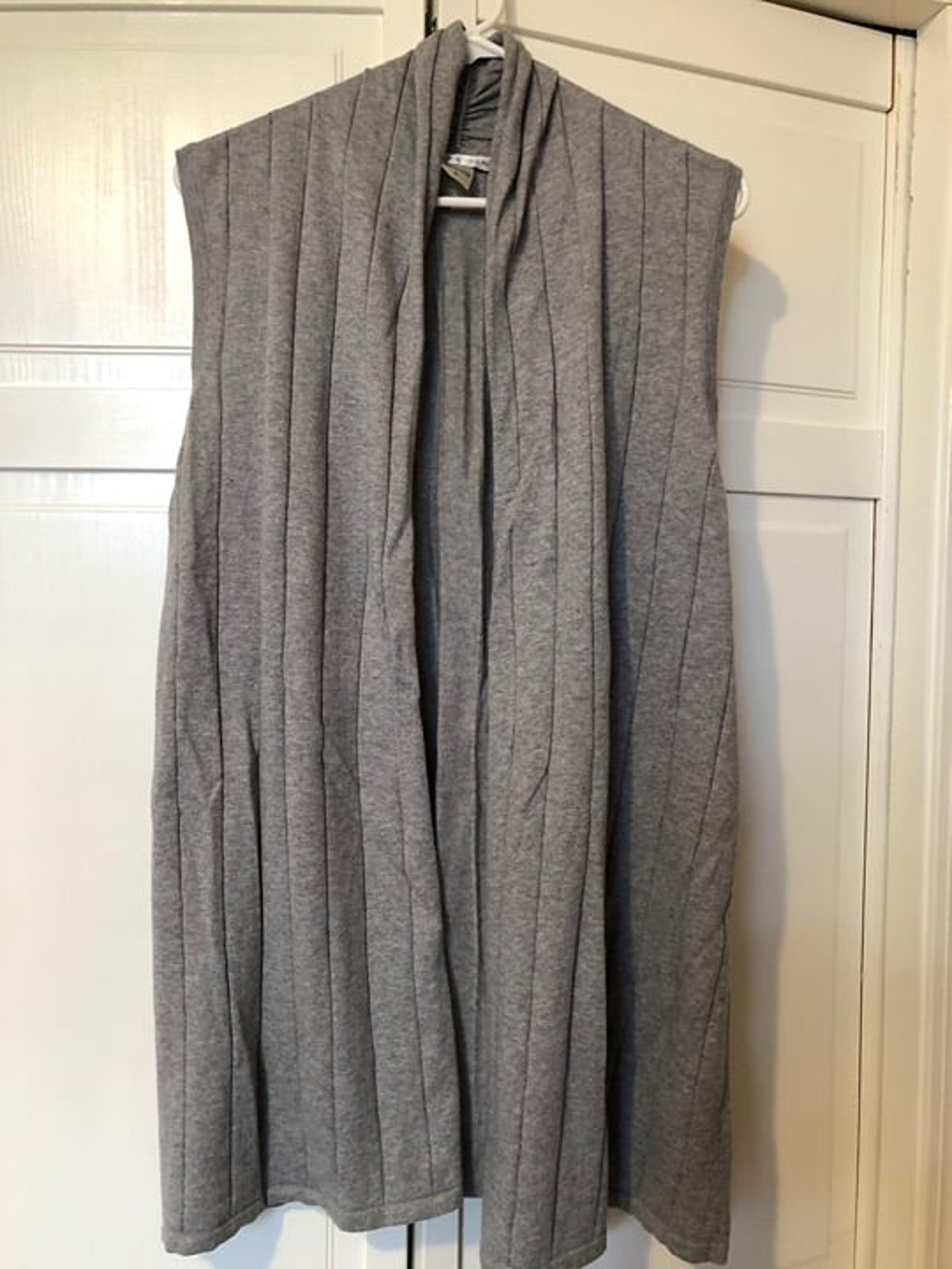 Peter Nygard Grey Cardigan Sweater Vest, L