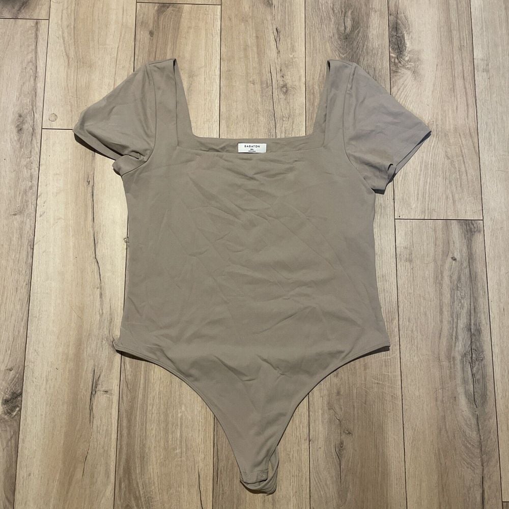 Aritzia Babaton Women's Square Neck Short Sleeve Bodysuit Size 2XL XXL Taupe