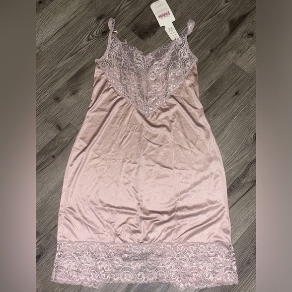 Vintage NWT Vanity Fair Jentell No Ride, No Cling Full Slip 36 24”