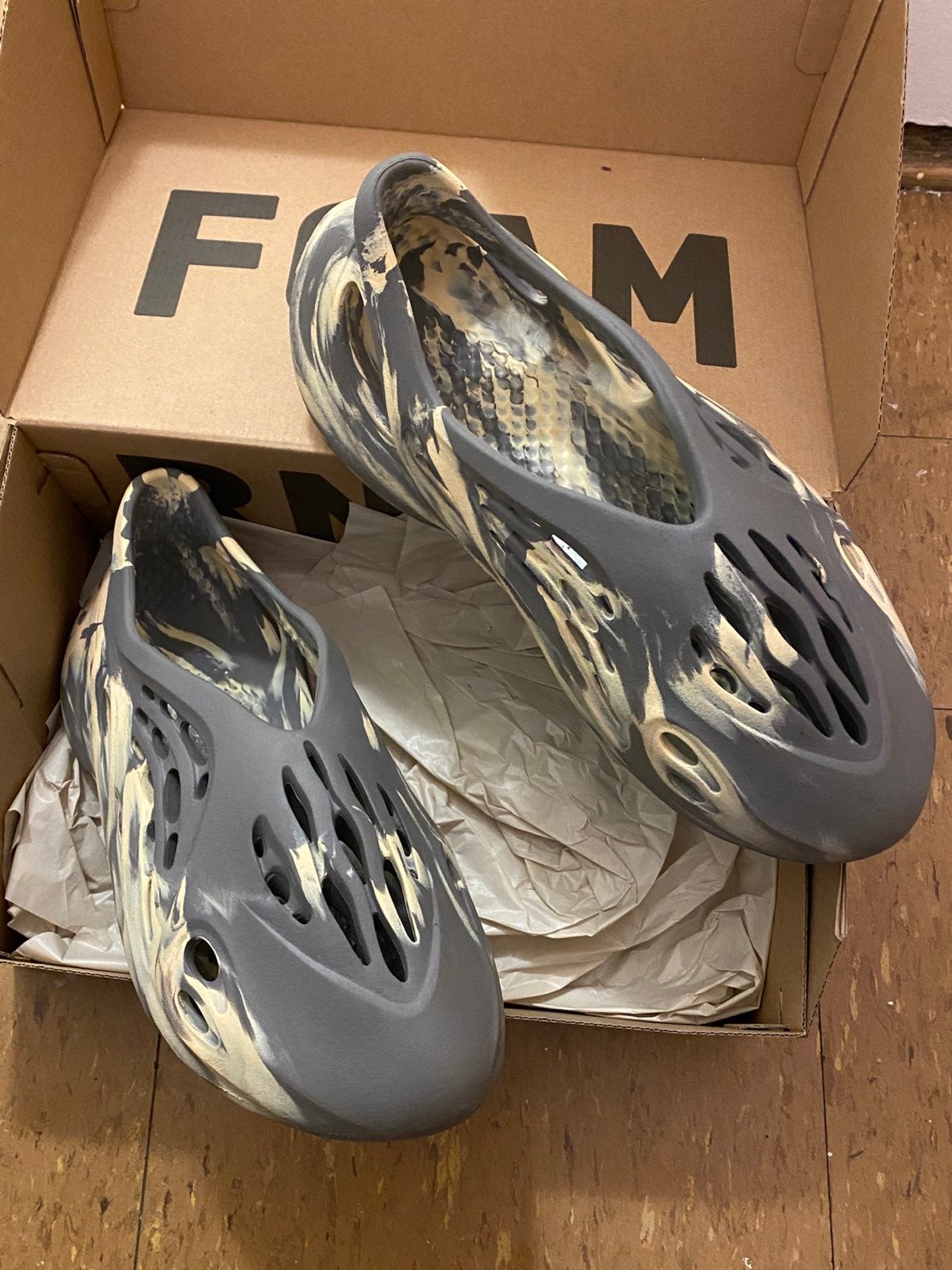 Mxt moon grey Yeezy Foam Runner sz 11