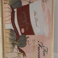 Too Faced: Pumpkin spice Ltd makeup coll