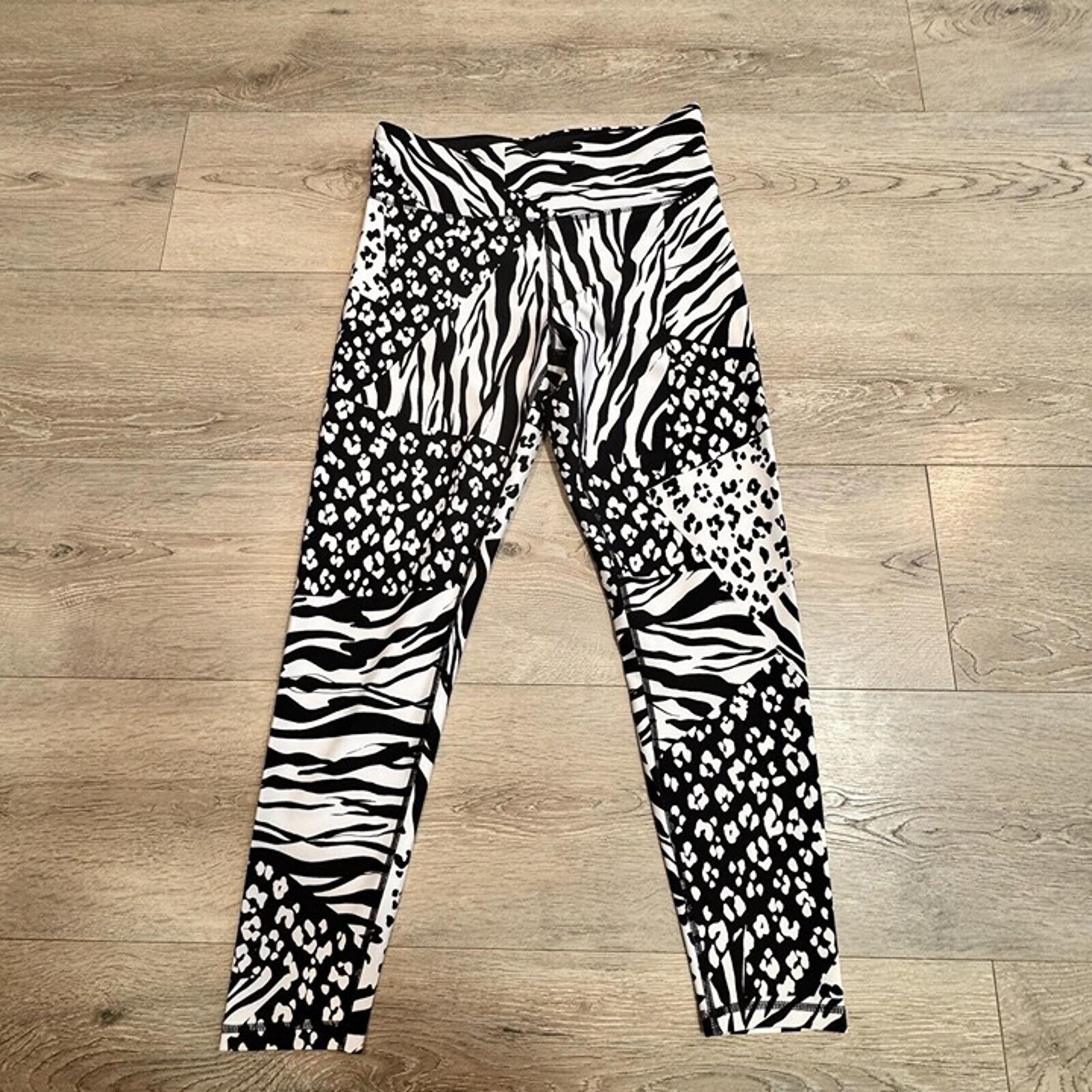 DKNY Leggings Womens Medium M Leopard Black White Sport Yoga Walking Ankle Pants