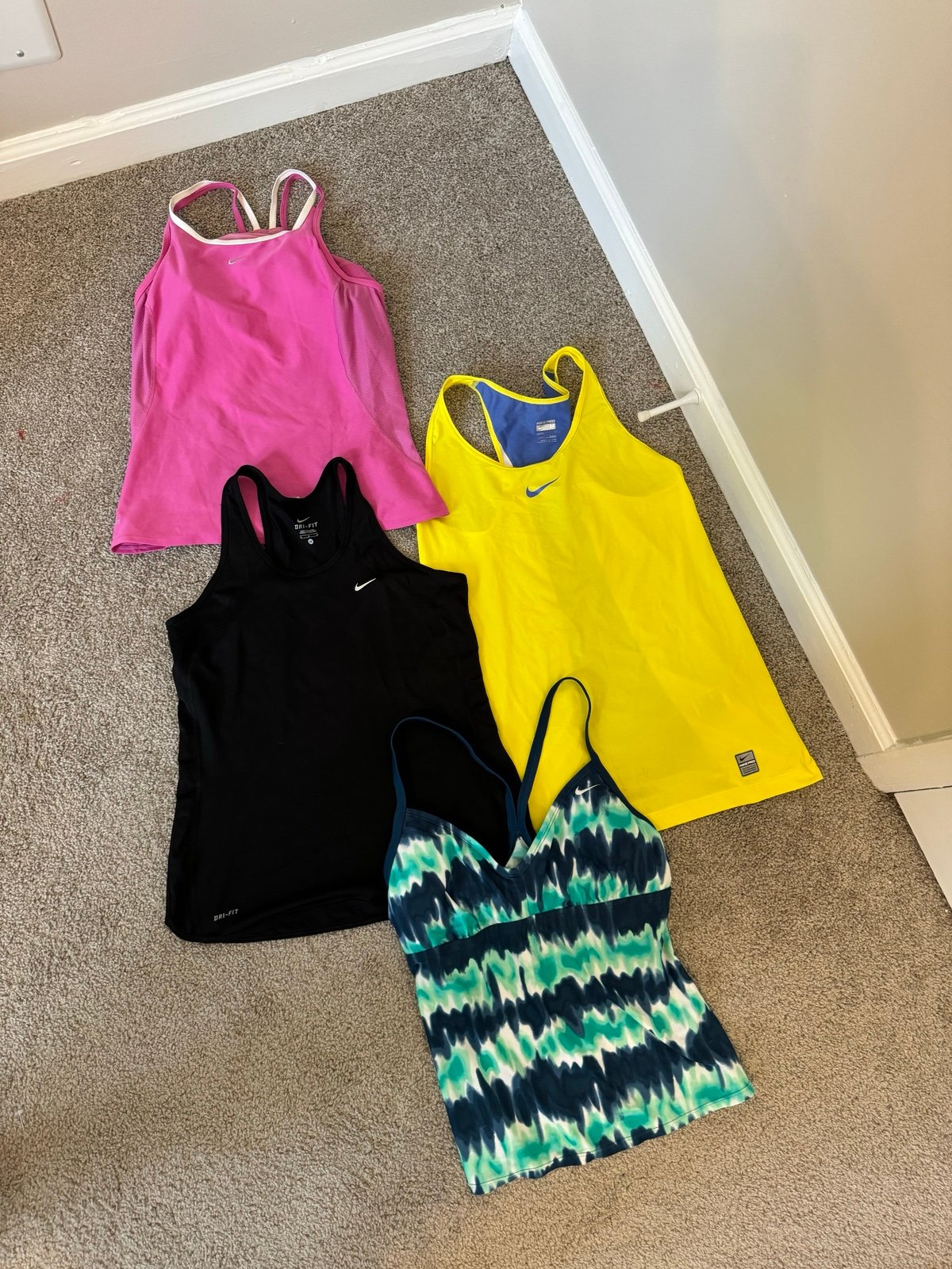 Nike Workout Tops Bundle Size Medium