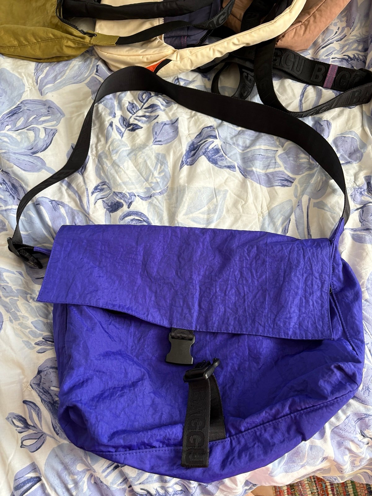 Baggu cobalt messenger bag