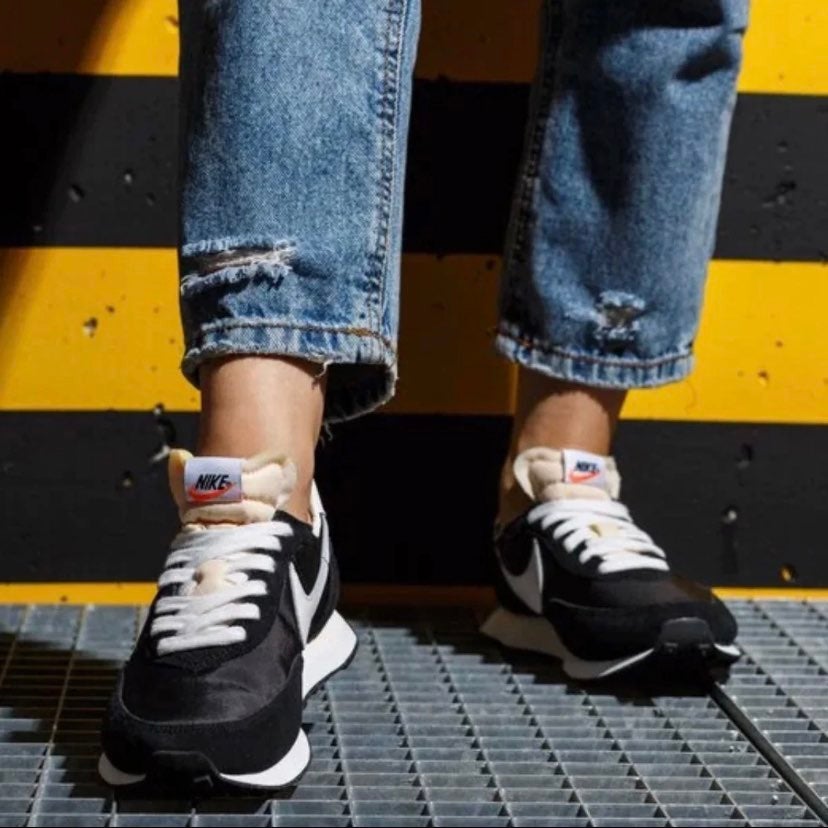 NIB NIKE Waffle Trainer 2 GS Black White