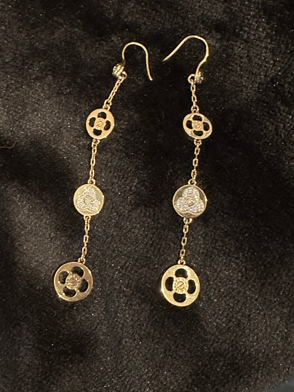 HENRI BENDEL PAVE PETAL LINEAR EARRING GOLD NWOT