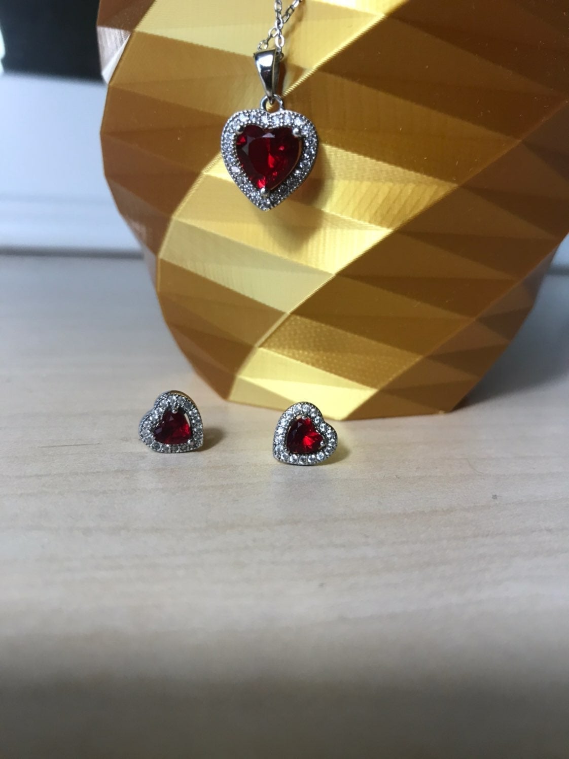 necklace/earing .suit