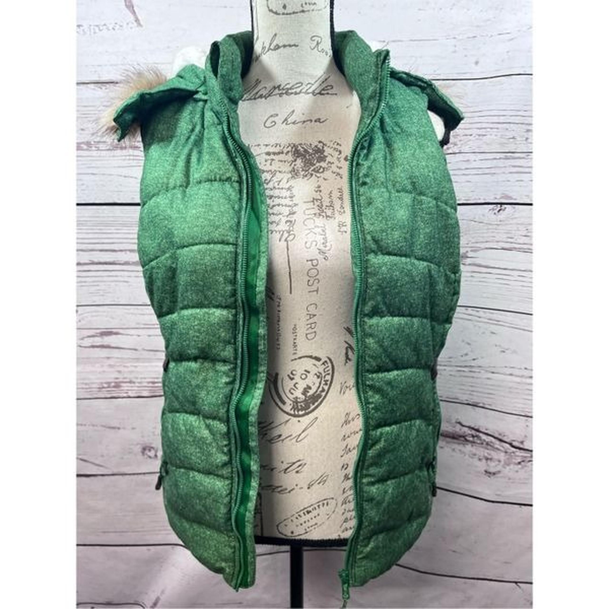 Green Tea small green lined warm vest with hood