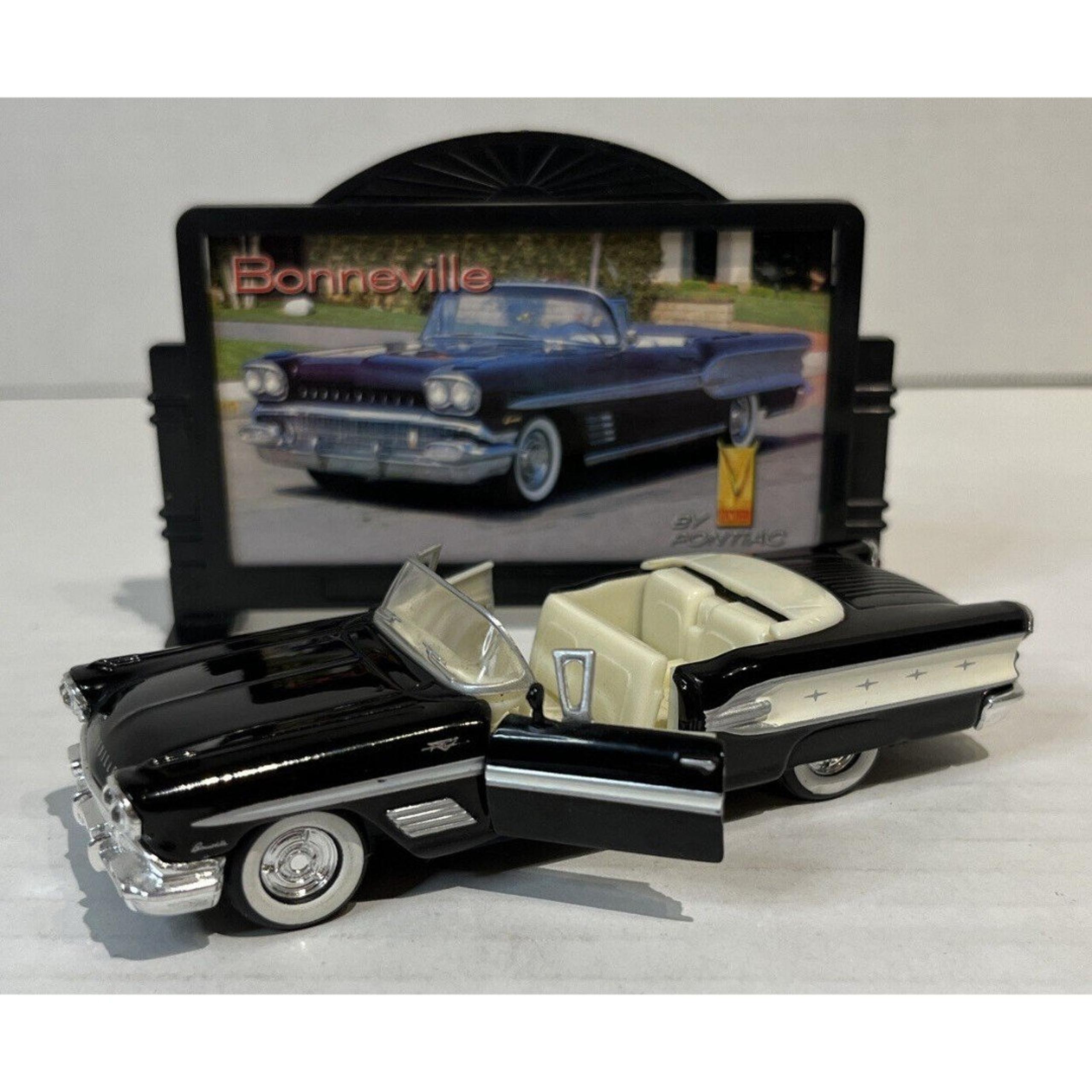 1998 Road Champs Classic Collections 1958 Pontiac Bonneville Convertible 1:43