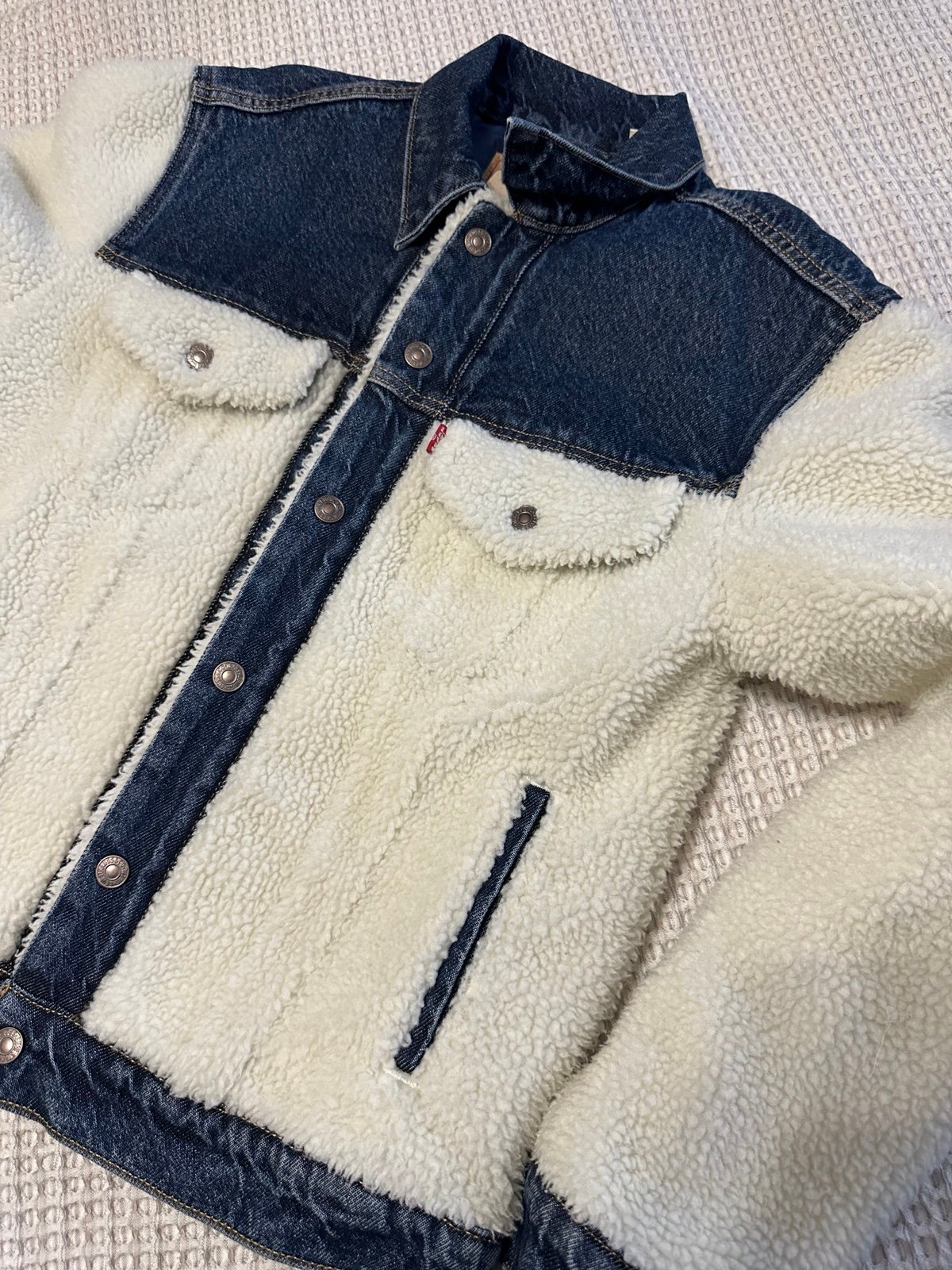 LEVI’S SHERPA EX-BOYFRIEND TRUCKER JACKET