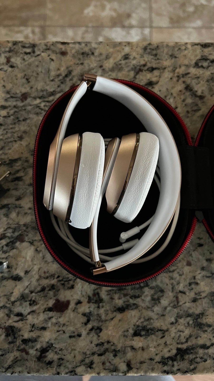Wireless Gold Beats Solo³