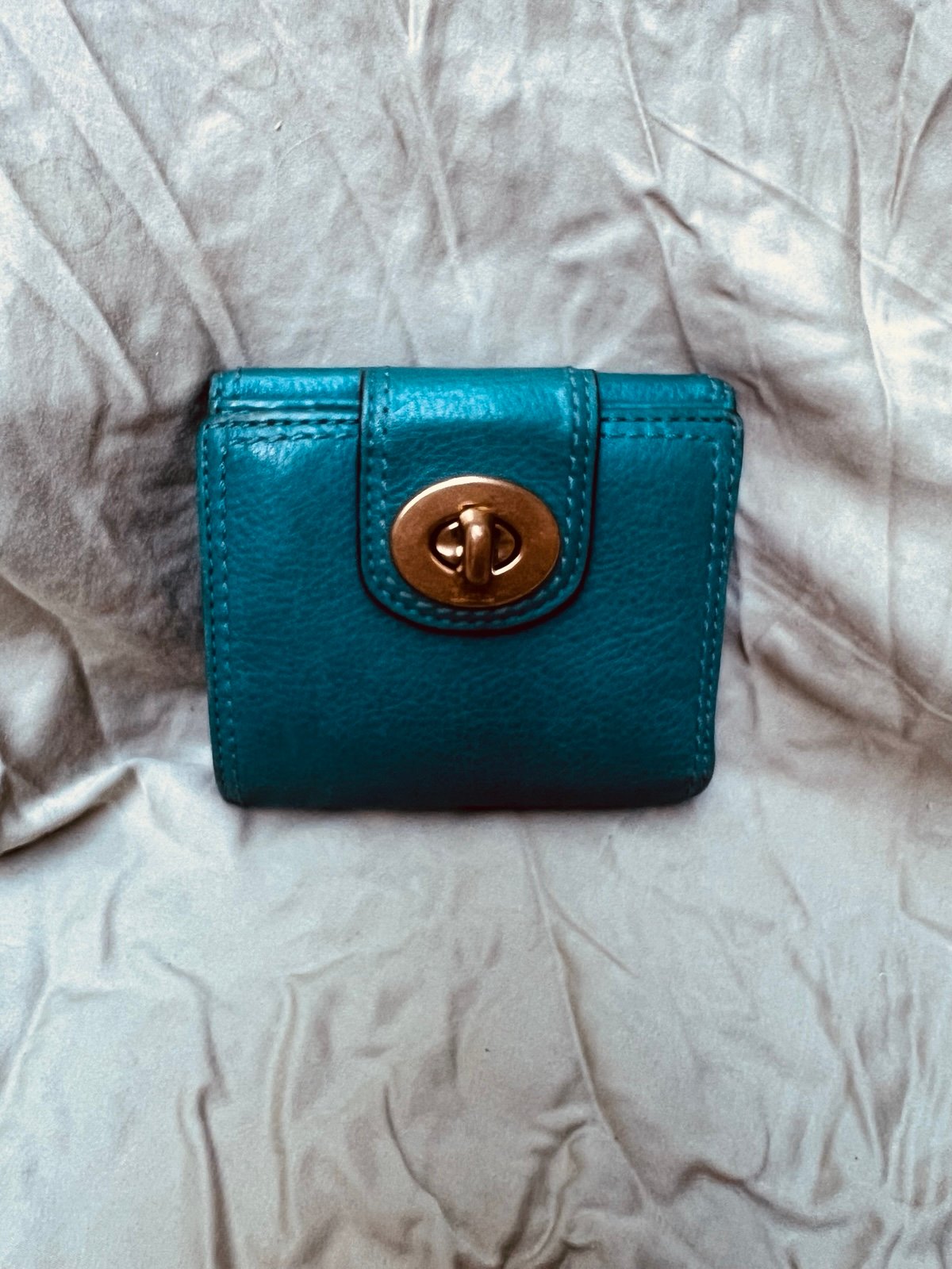 Vintage Coach Teal Blue Leather Turnlock ID Window Coin Pocket Wallet