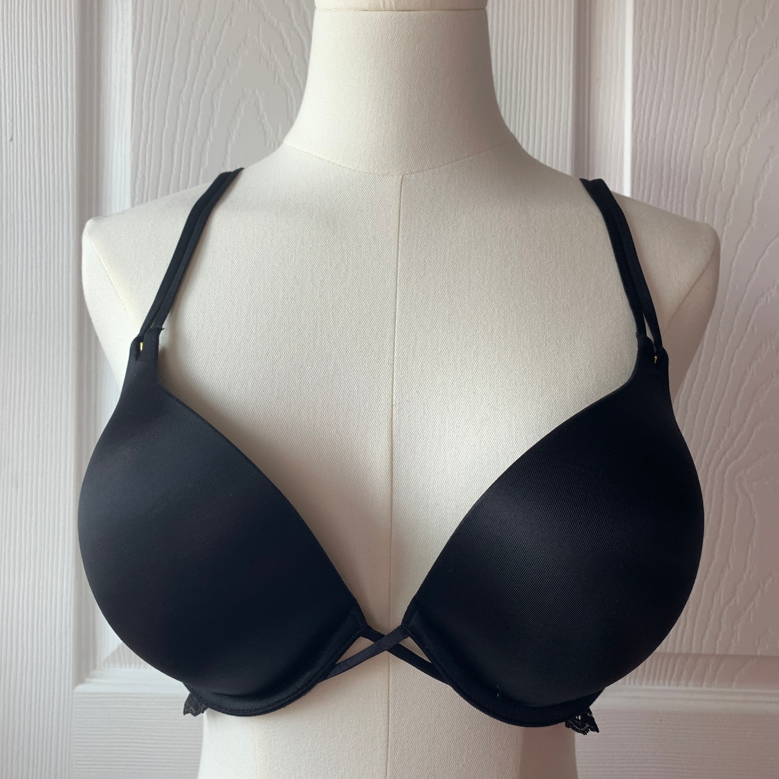 Victoria Secret Bombshell Plunge Bra Black Size 34D