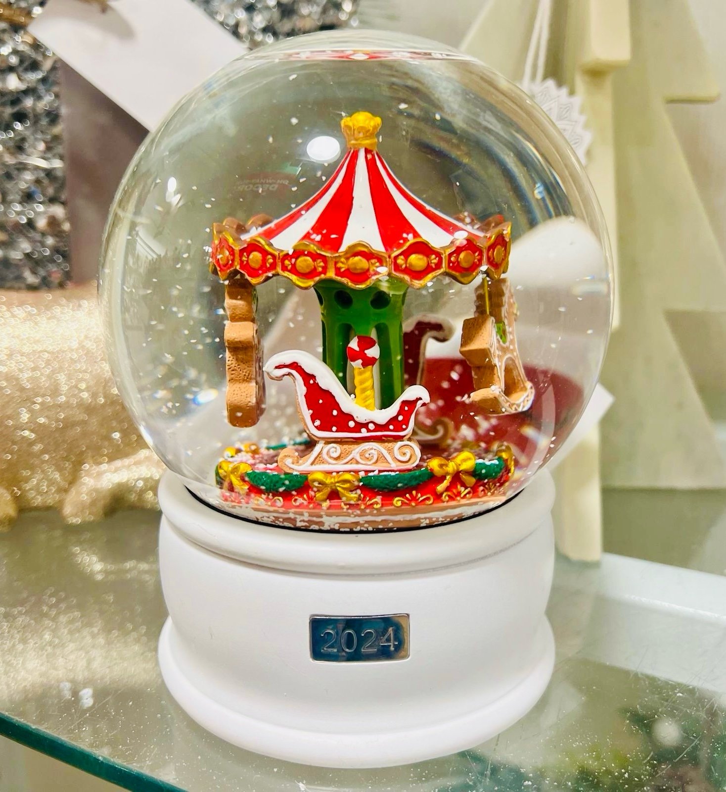 Carousel water globe !