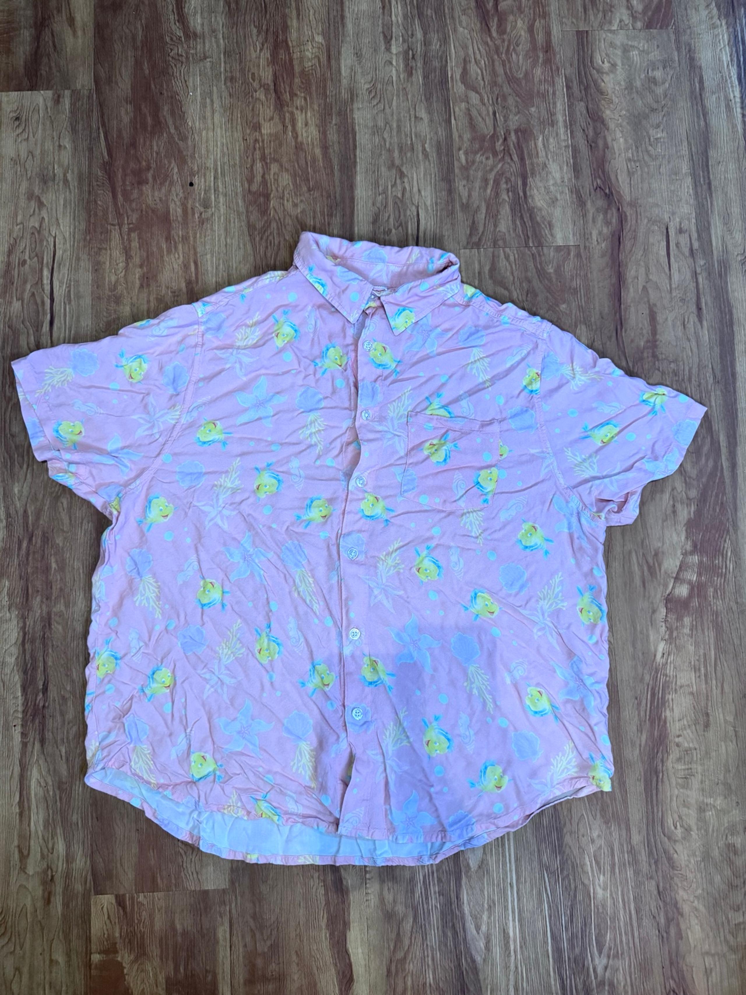 Disney Parks Men’s Size XL The Little Mermaid Flounder Pink Camp Shirt Button Do
