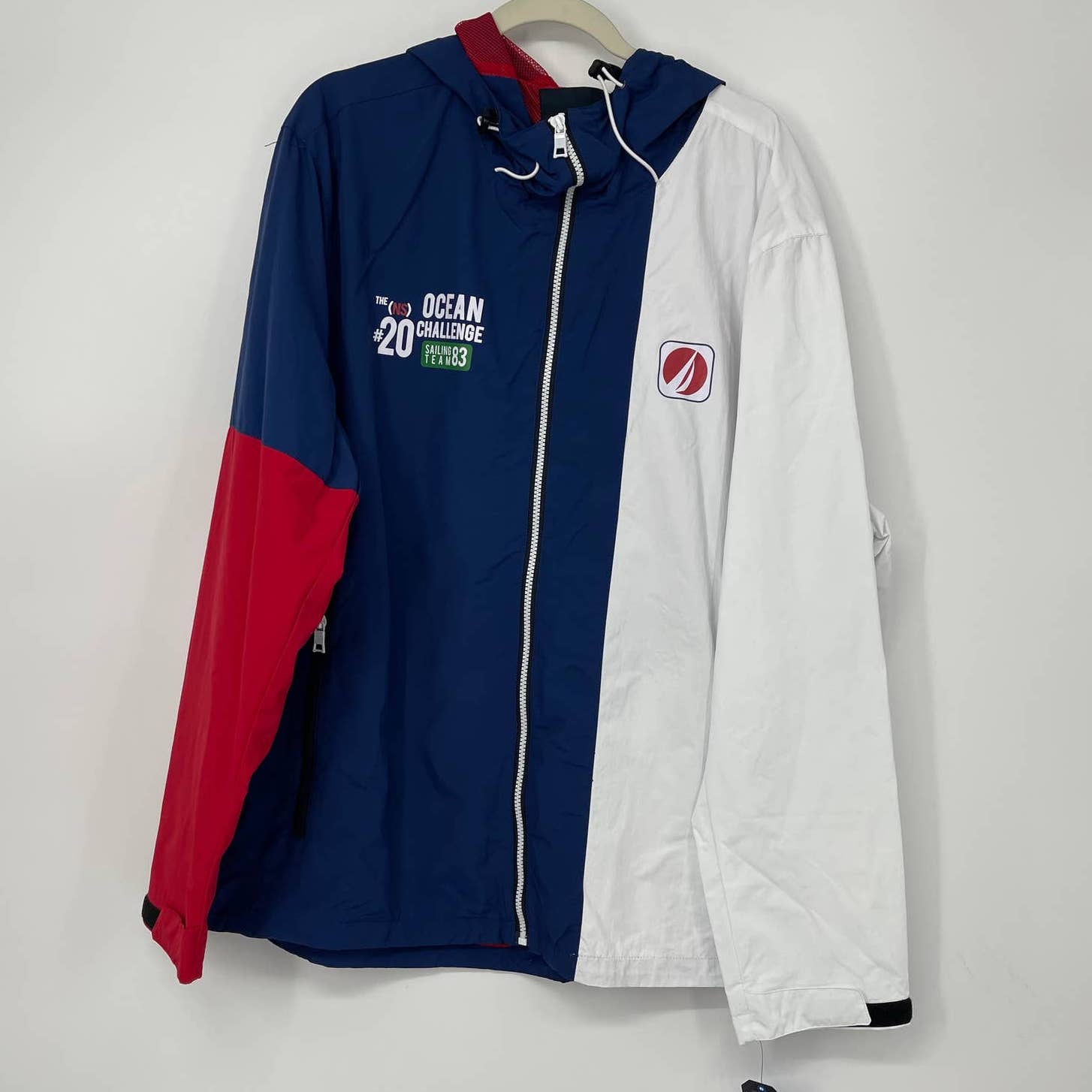 NAUTICA RED WHITE AND BLUE OCEAN CHALLENGE WINDBREAKER HOODIE SIZE LARGE TALL
